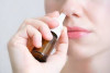 MHRA: Nguy cơ nghẹt mũi hồi ứng, viêm mũi và giảm đáp ứng thuốc do lạm dụng các loại thuốc xịt mũi và nhỏ mũi chứa xylometazolin và oxymetazolin
