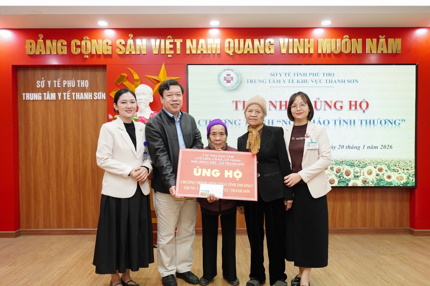 Những nồi cháo không lời, nhưng ấm lòng người bệnh