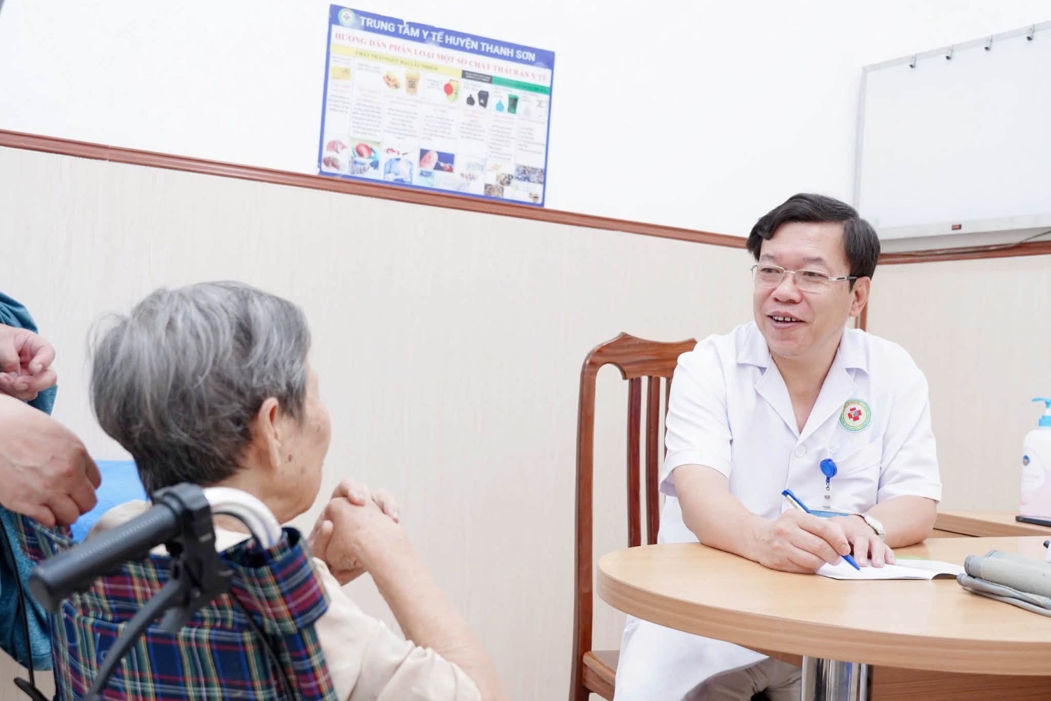 MỘT NGÀY Ở TRUNG TÂM Y TẾ KHU VỰC THANH SƠN BẮT ĐẦU TỪ NHỮNG ĐIỀU RẤT NHỎ…